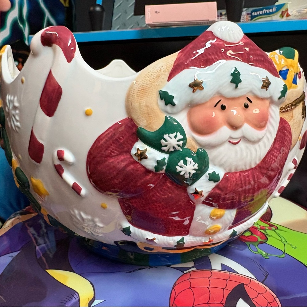 Vintage 1999 St. Nicholas Square holiday Christmas Ceramic bowl - Picture 2 of 3